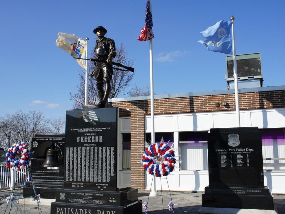 Palisades Park, NJ Veterans Memorial – Polished Black Granite and Bronze Sculpture